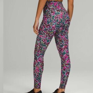 Lululemon Base Pace High-Rise Tight 28" *Brushed
Floral Electric Multi